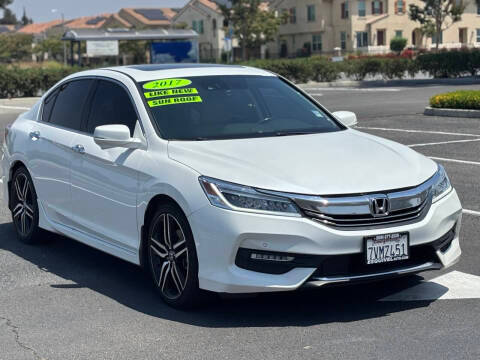 2017 Honda Accord Touring FWD photo