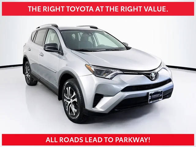 2017 Toyota RAV4 LE AWD photo