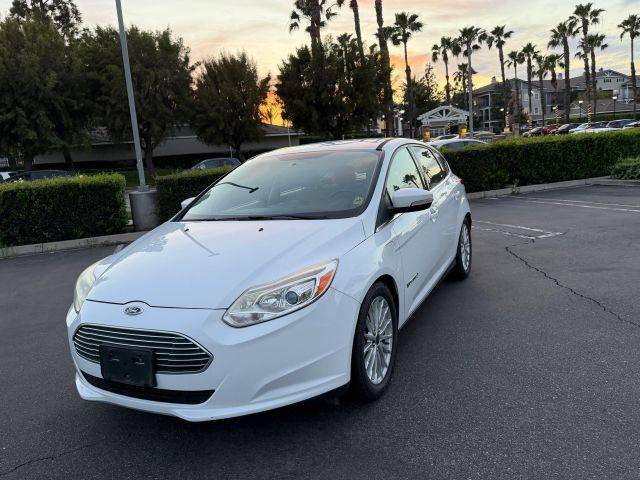 2016 Ford Focus FWD photo