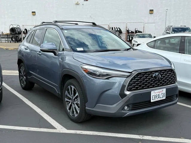 2022 Toyota Corolla Cross XLE AWD photo