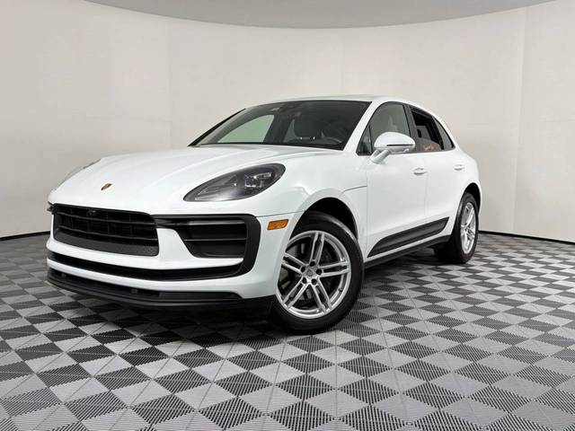 2022 Porsche Macan  AWD photo