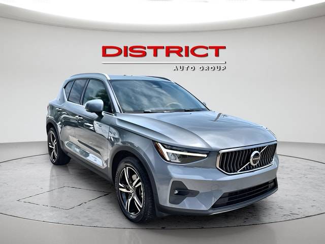 2023 Volvo XC40 Plus Bright Theme AWD photo