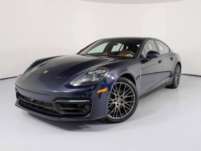 2023 Porsche Panamera  RWD photo