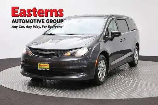 2022 Chrysler Voyager LX FWD photo