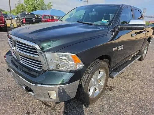 2017 Ram 1500 SLT 4WD photo