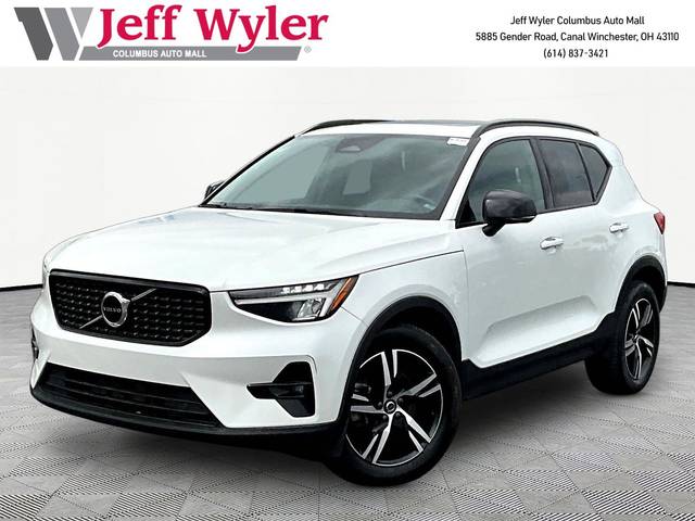 2023 Volvo XC40 Plus Dark Theme AWD photo