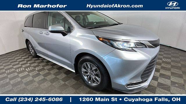 2021 Toyota Sienna XLE FWD photo
