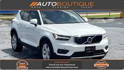 2020 Volvo XC40 Momentum FWD photo
