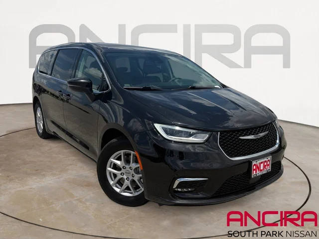 2023 Chrysler Pacifica Minivan Touring L FWD photo