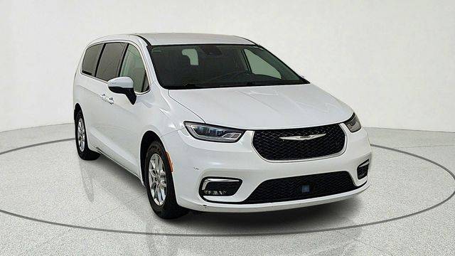 2023 Chrysler Pacifica Minivan Touring L FWD photo