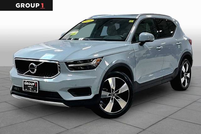2019 Volvo XC40 Momentum AWD photo