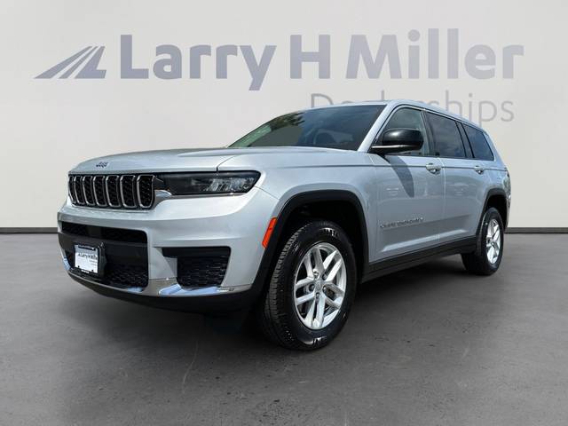2023 Jeep Grand Cherokee L Laredo 4WD photo