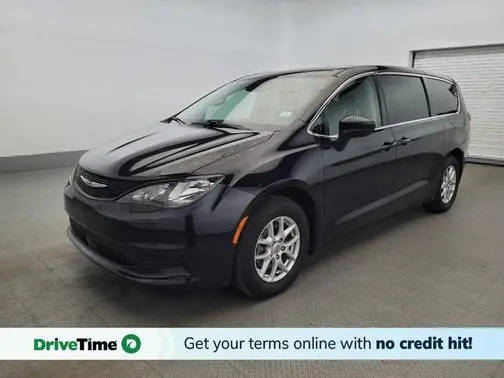 2023 Chrysler Voyager LX FWD photo