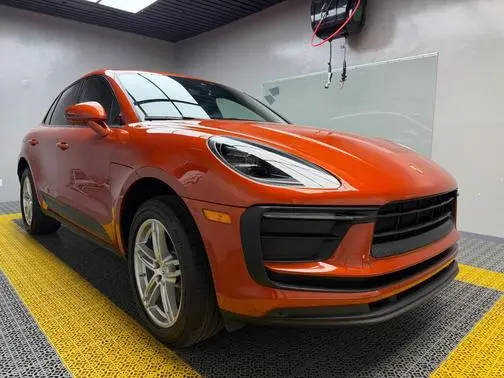 2022 Porsche Macan AWD photo