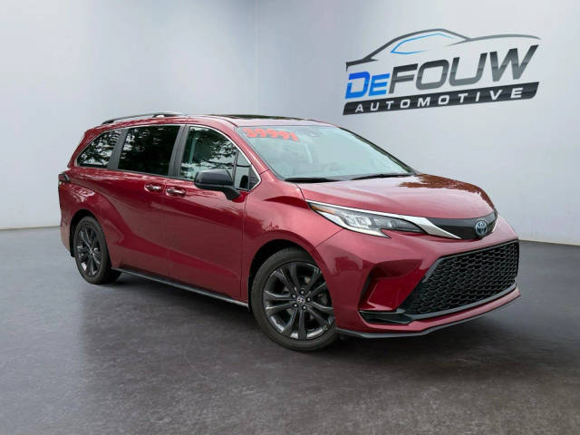 2022 Toyota Sienna XSE FWD photo
