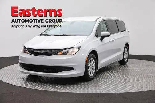 2022 Chrysler Voyager LX FWD photo