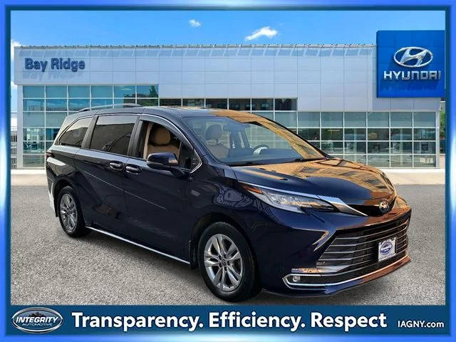 2022 Toyota Sienna Limited AWD photo