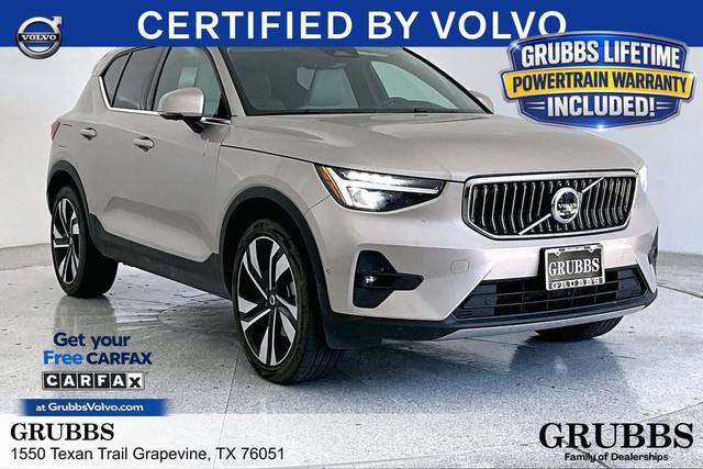 2023 Volvo XC40 Plus Bright Theme AWD photo