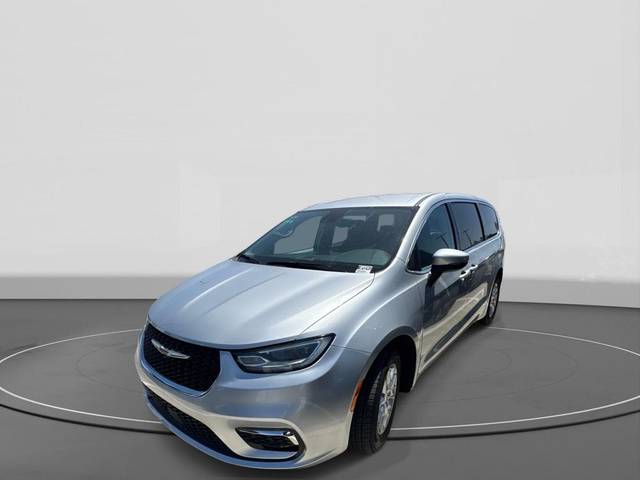 2023 Chrysler Pacifica Minivan Touring L FWD photo