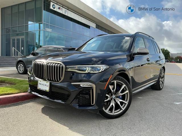 2022 BMW X7 M50i AWD photo