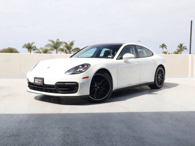 2023 Porsche Panamera  RWD photo