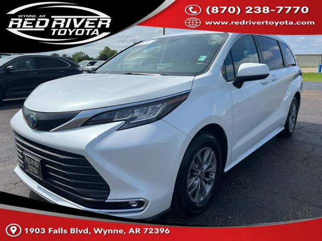 2022 Toyota Sienna XLE FWD photo