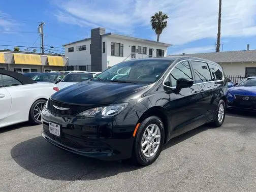 2023 Chrysler Voyager LX FWD photo