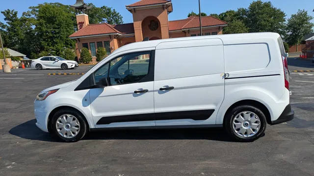 2022 Ford  XLT FWD photo