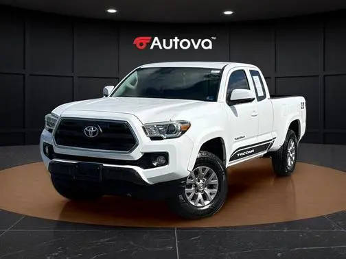 2017 Toyota Tacoma SR5 4WD photo