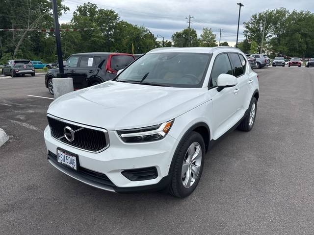 2019 Volvo XC40 Momentum AWD photo