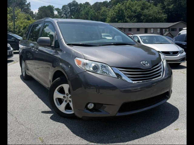 2015 Toyota Sienna FWD photo