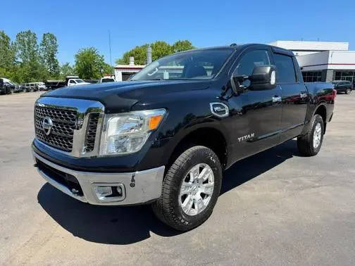 2017 Nissan Titan PRO-4X 4WD photo