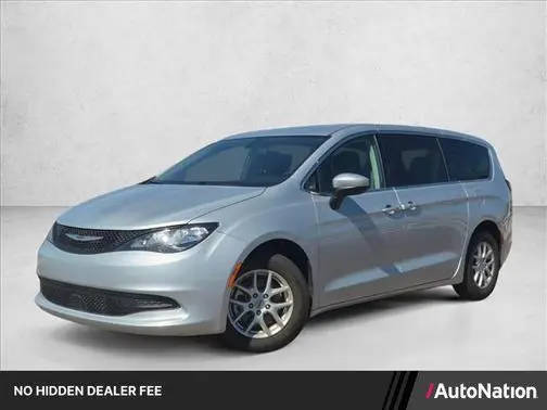 2022 Chrysler Voyager LX FWD photo