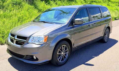 2017 Dodge Grand Caravan SXT FWD photo