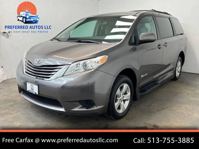 2015 Toyota Sienna LE FWD photo