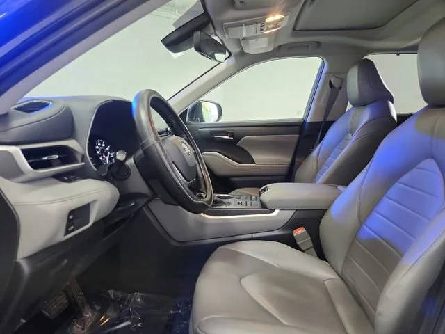 2021 Toyota Highlander XLE AWD photo