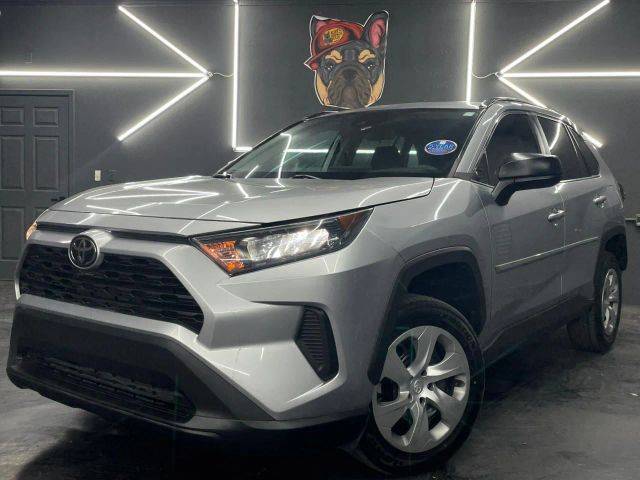 2021 Toyota RAV4 LE FWD photo