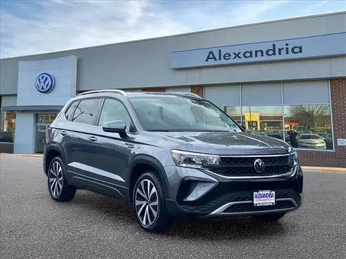 2022 Volkswagen Taos SE FWD photo