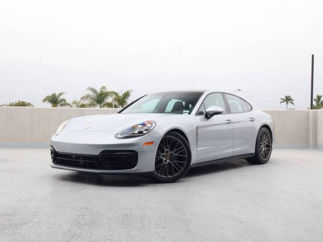 2023 Porsche Panamera  RWD photo