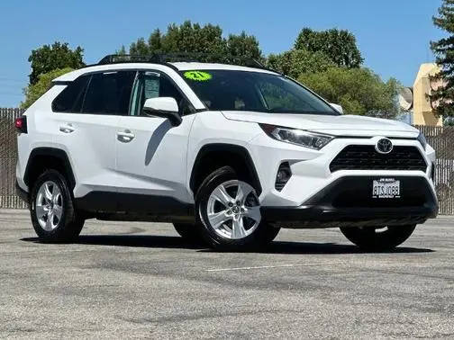 2021 Toyota RAV4 XLE FWD photo
