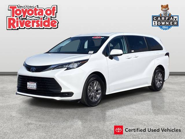 2023 Toyota Sienna LE FWD photo