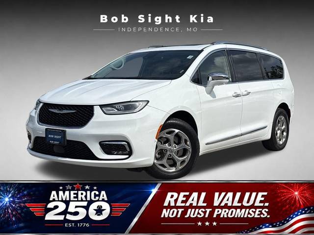 2021 Chrysler Pacifica Minivan Limited AWD photo