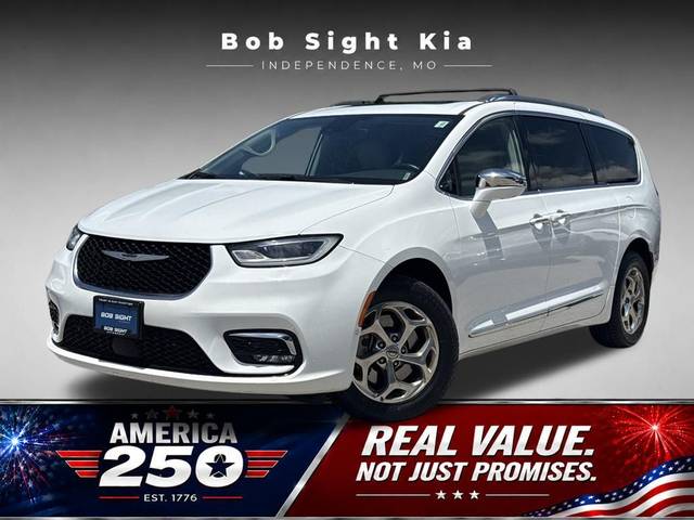 2021 Chrysler Pacifica Minivan Limited AWD photo