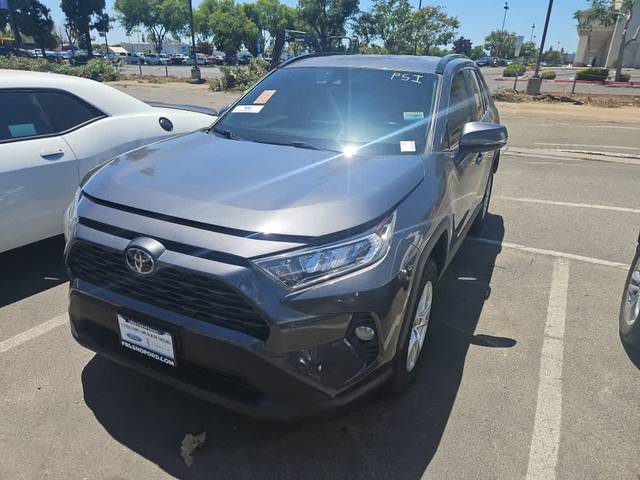 2021 Toyota RAV4 XLE FWD photo