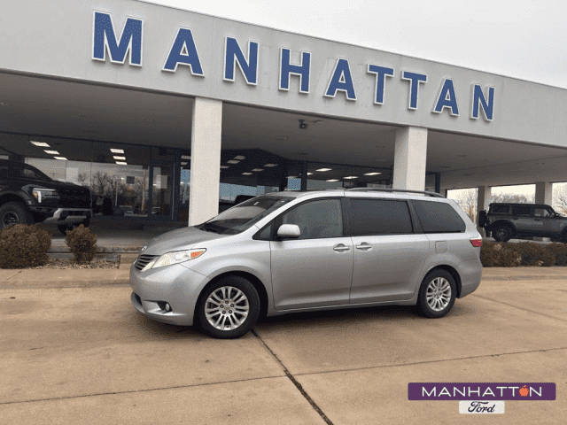 2015 Toyota Sienna XLE FWD photo