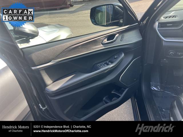 2022 Jeep Grand Cherokee L Limited RWD photo