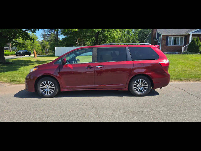 2019 Toyota Sienna Limited Premium FWD photo