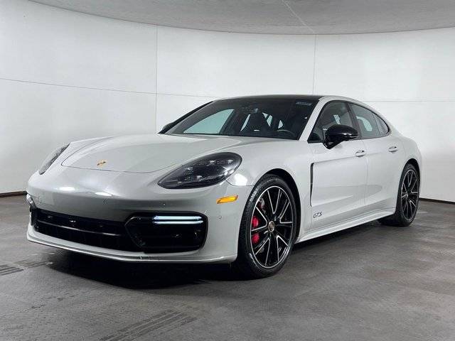 2022 Porsche Panamera GTS AWD photo