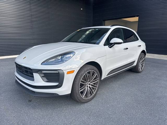 2023 Porsche Macan  AWD photo