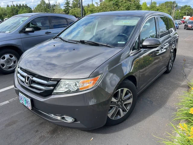 2017 Honda Odyssey Touring FWD photo
